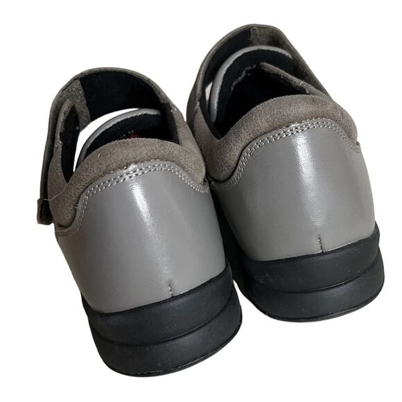 DREW Grey Stretch Leather Shoes Moonwalk Slip On Suede Adjustable Strap Size 6 - Picture 5 of 10